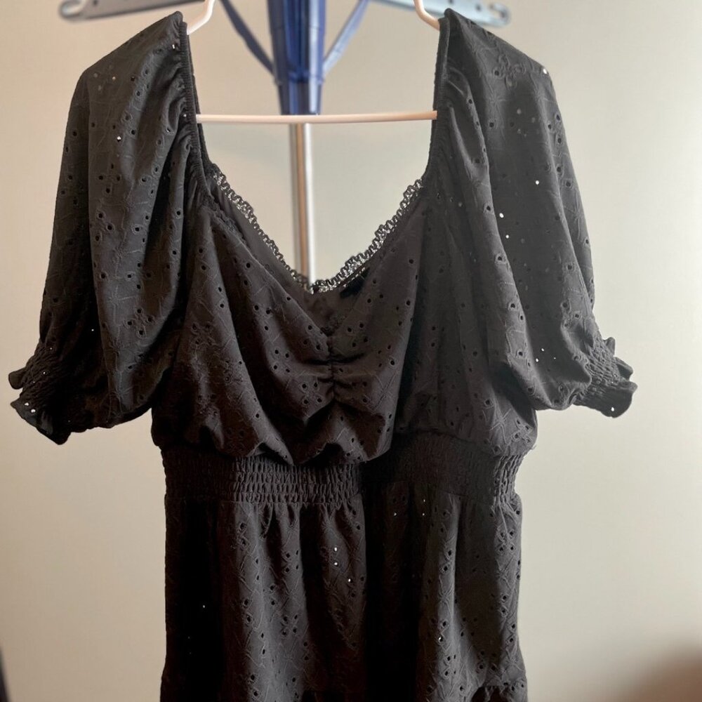 Plus Size Torrid 1X black top with stretchy waist short sleeve